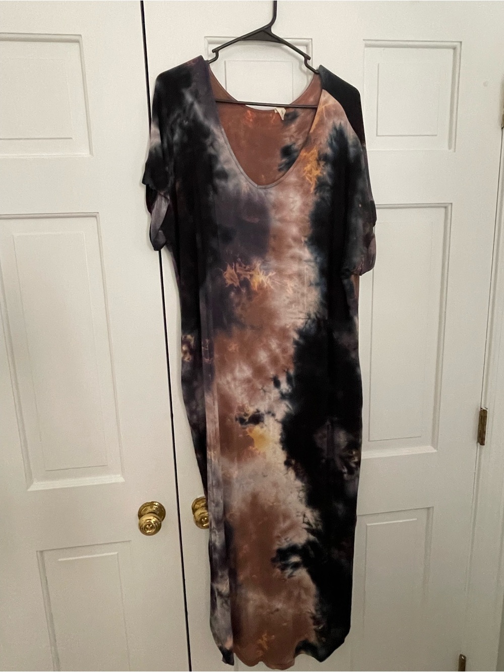 Wishlist Tie-Dye Maxi Dress in Black and Brown